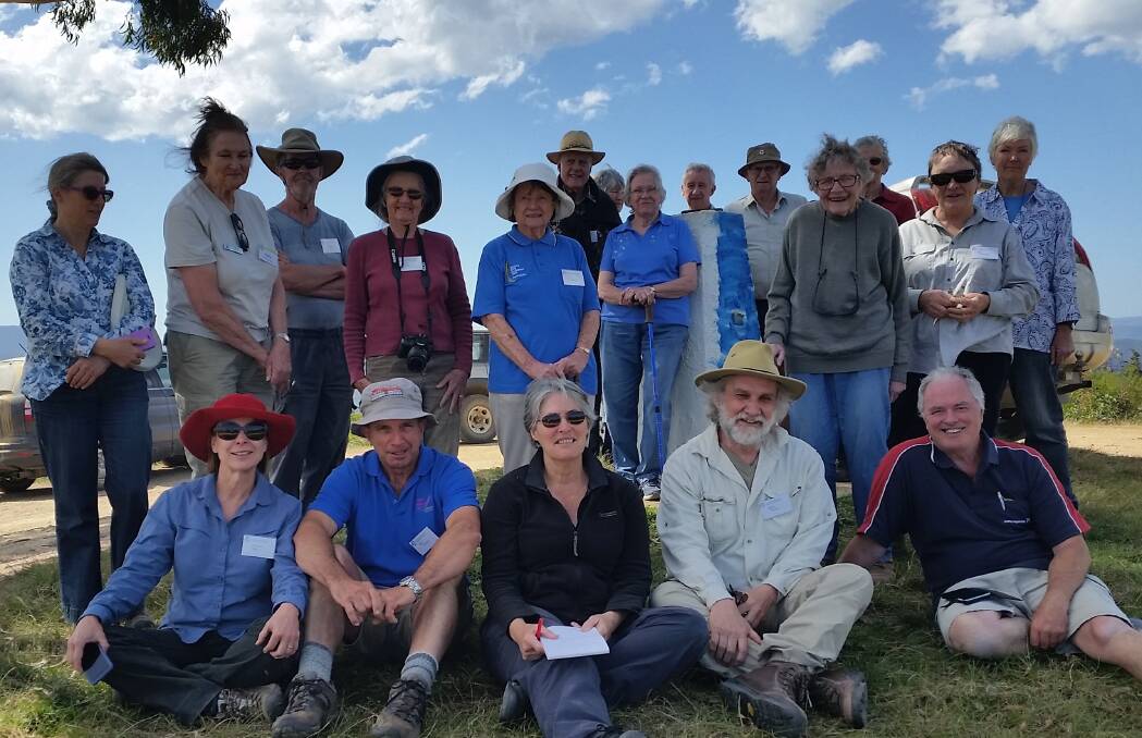 Australian Plant Society group at Mogood Lookout.
